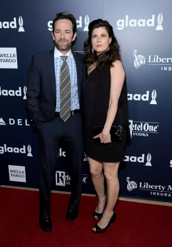 Luke Perry y Wendy Madison Bauer