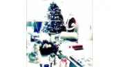 Kate del Castillo subió una foto con "el amor de su vida", mientras que otros famosos compartieron fotos de sus decoraciones navideñas.