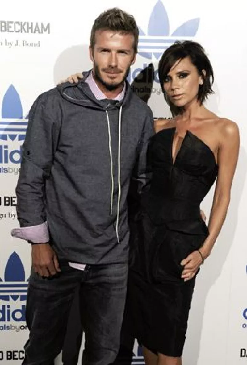 Los esposos llegaron a la fiesta de lanzamiento de la colección David Beckham by James Bond de Adidas mostrando la mejor cara de sus facetas como deportista, uno, y como chica fashion, la otra.