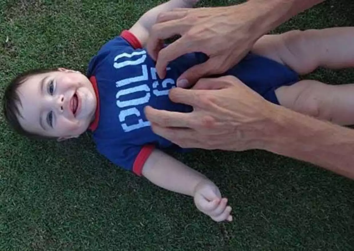 La familia compartió fotos de su estancia en la isal de Hawai, en la que ambos pudieron disfrutar unos días de tranquilidad y diversión a lado de su pequeño.