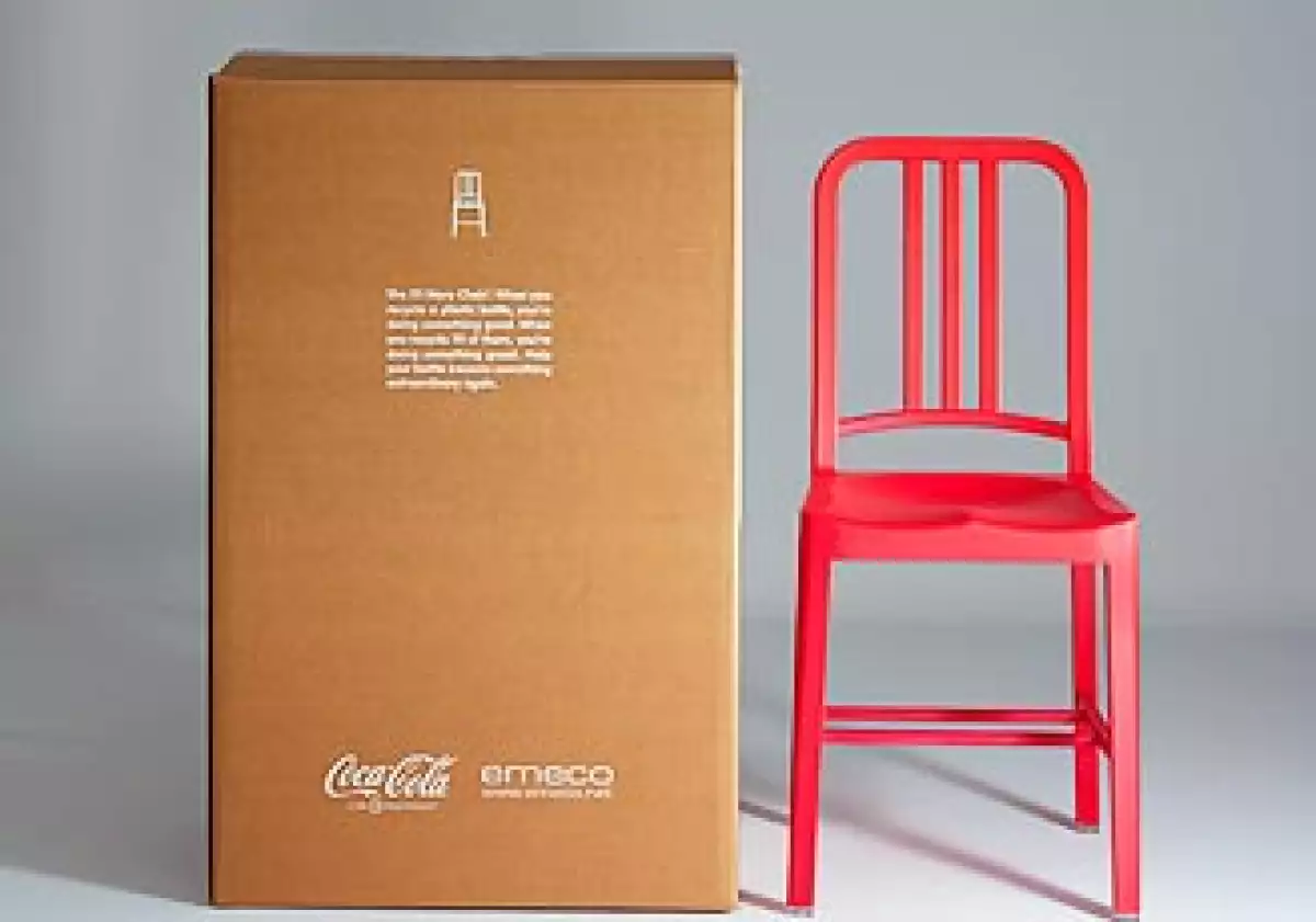 111 Navy chair fabricada a partir de botellas de PET. (Foto: Cortesia Coca-Cola)