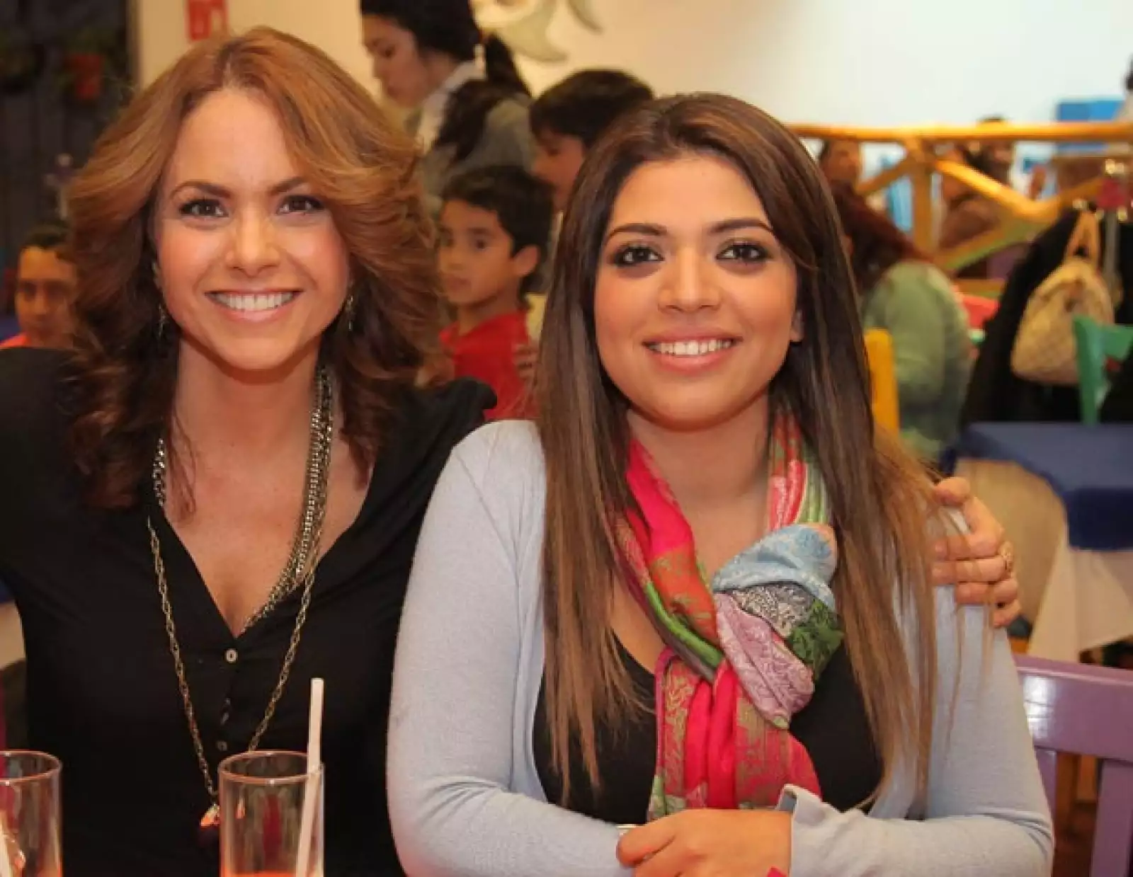 La guapa actriz y cantante no dejó de demostrarles su apoyo.