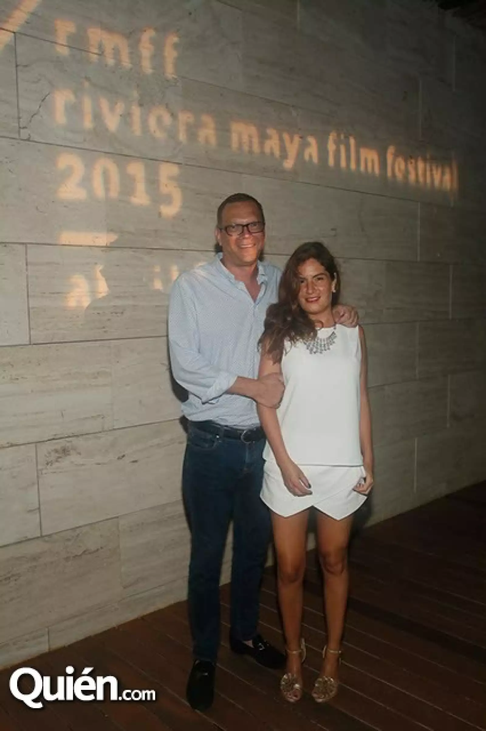 Bruce James y Mariana Peks