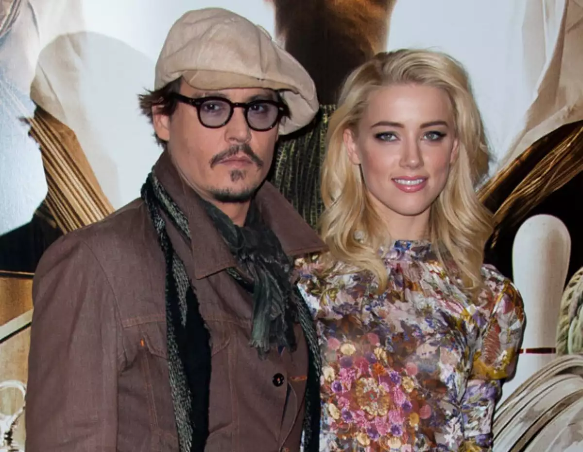 El actor y su compañera de reparto en 'Los Diarios del Ron' mantenían una relación en el momento en que Johnny decidió romper con su pareja, Vanessa Paradis, tras 14 años de relación.