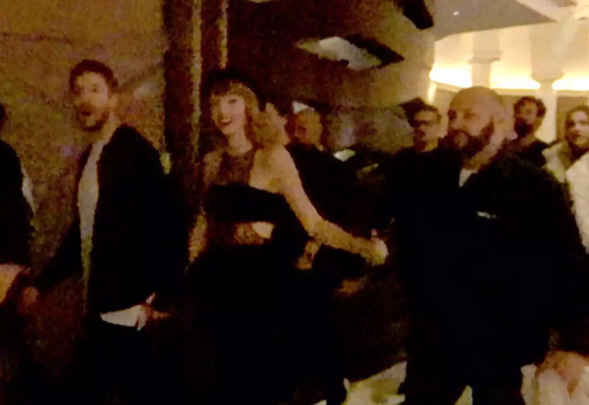 A pesar de querer pasar desapercibida, Taylor no logró engañar a los asistentes.