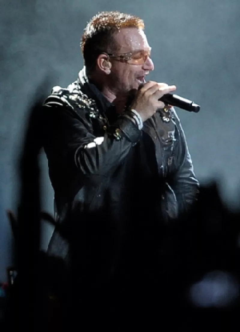 El cantante fue intervenido de la espalda en un hospital de Múnich, como consecuencia de una lesión sufrida durante los preparativos de su nueva gira de 2010