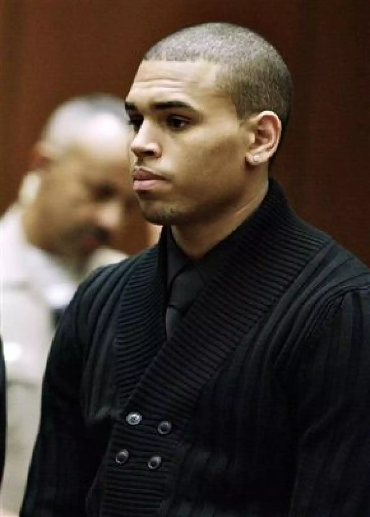 El cantante de 19 años fue acusado por agredir a la cantante Rihanna el pasado 8 de febrero, pero en la audiencia del día de hoy Brown dijo que no es culpable de los cargos que se le imputan.