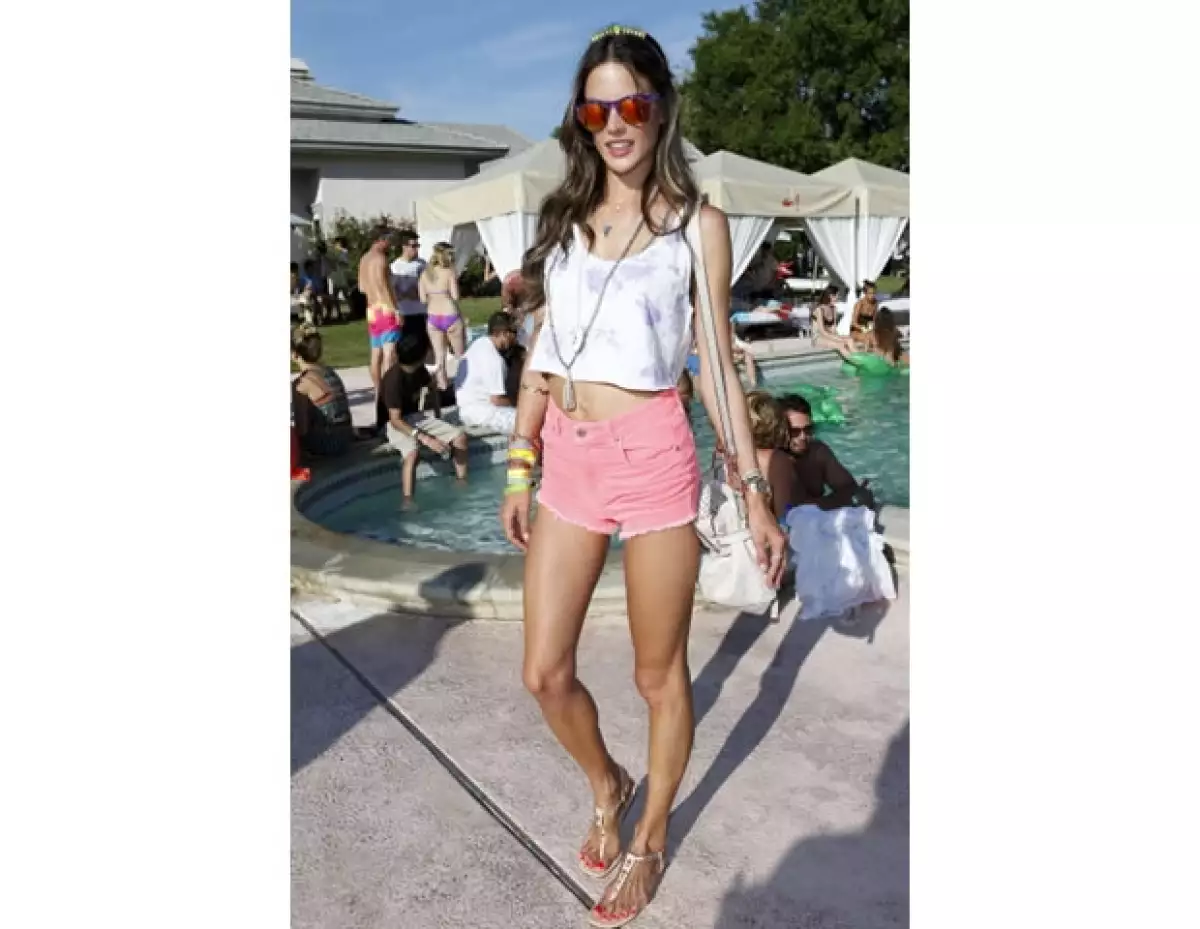 La temporada de festivales recién comenzó, lo cual no es sinónimo de que nuestras celebs favoritas abandonen a su fashionista interna, al contrario. Les presentamos sus mejores looks durante Coachella