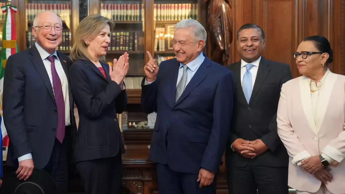 Reunion-amlo-Elizabeth Sherwood-Randall