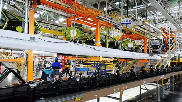 Ocho robots supervisan la calidad de las carrocer�as a un ritmo de 32 unidades por hora.