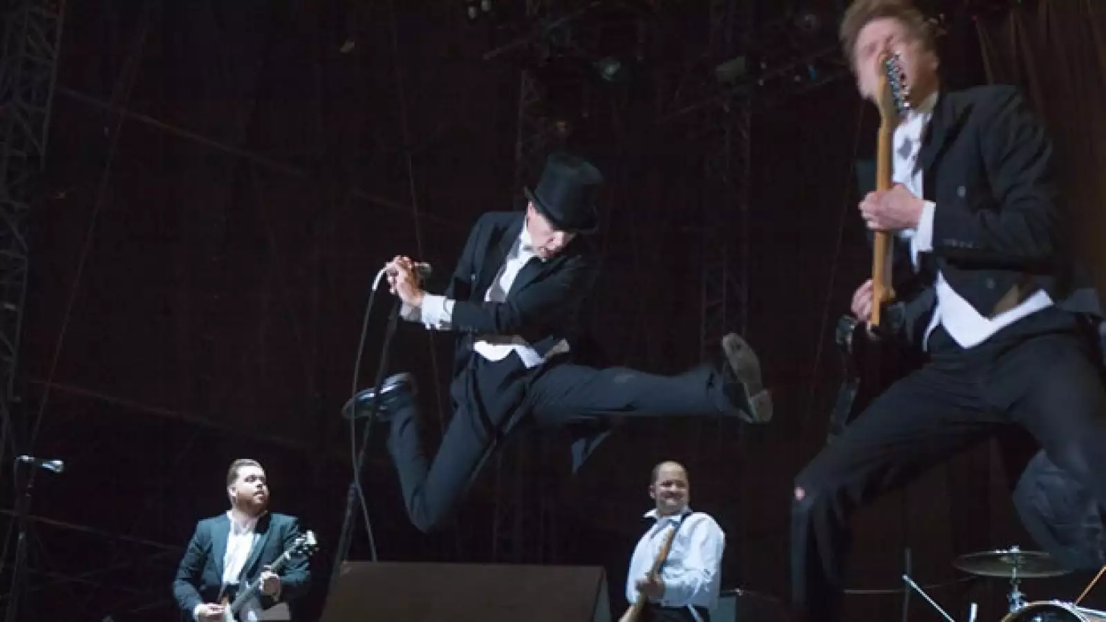 Músicos y aficionados asisten al Corona Capital