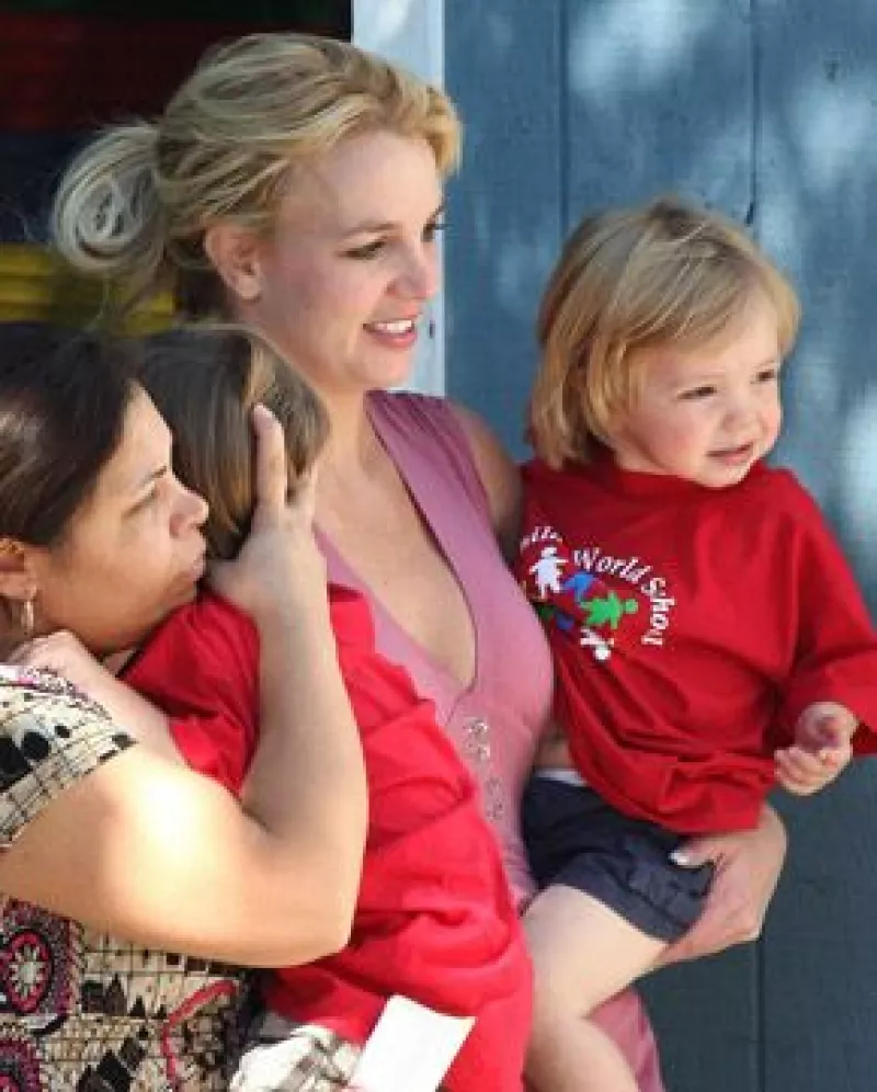 La cantante llevó a sus niños a su casa por primera vez desde que perdió su custodia.