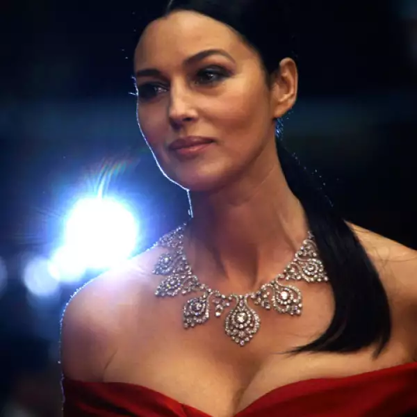 Ha trabajado tanto en cine francés como estadounidense. Entre las cintas más destacadas de Hollywood está `Matrix Reloaded´ (2003), `Matrix Revolutions´ (2003) y `La Pasión de Cristo´ (2004).