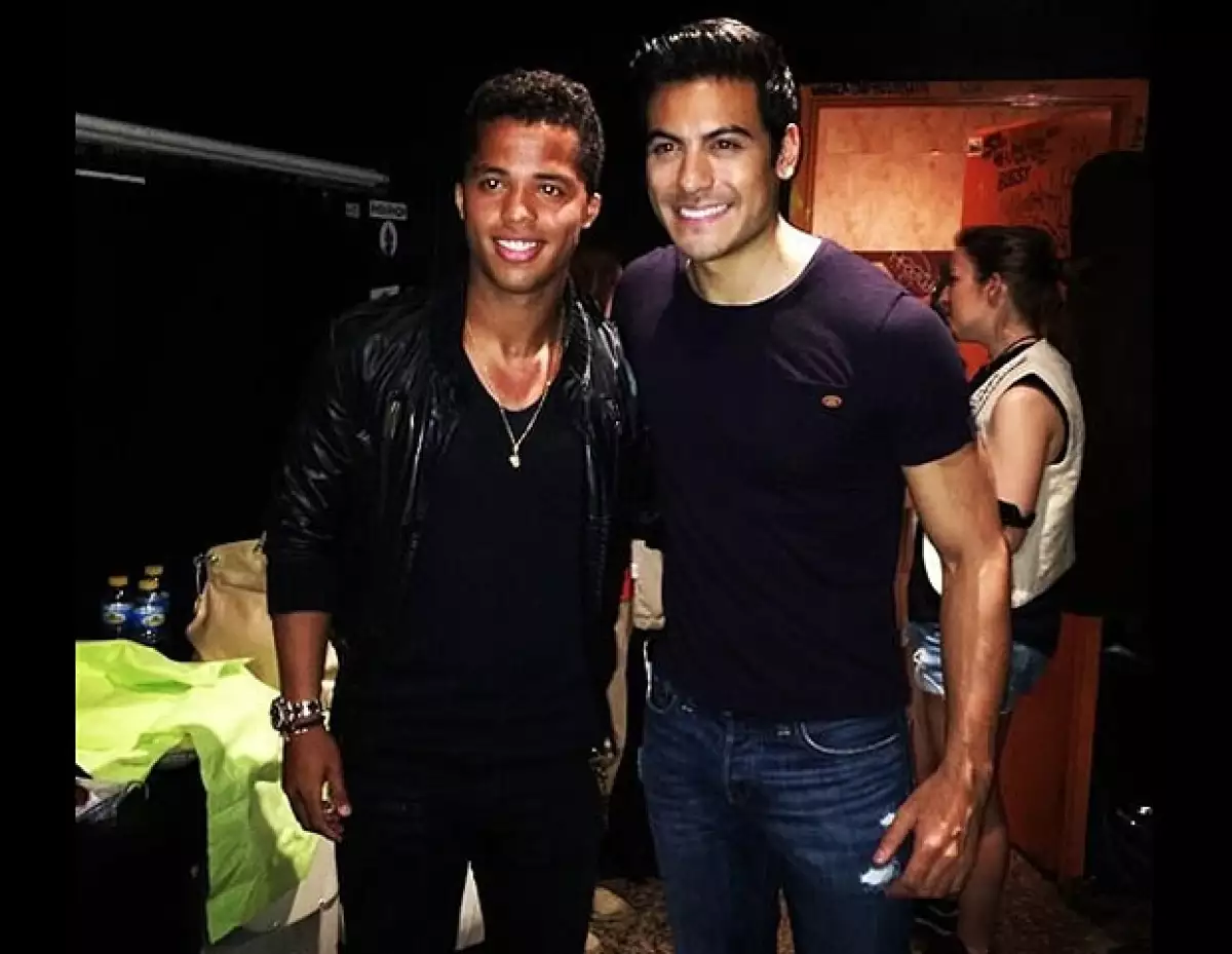 La foto del recuerdo que compartió Giovani dos Santos en el concierto de Carlos Rivera.