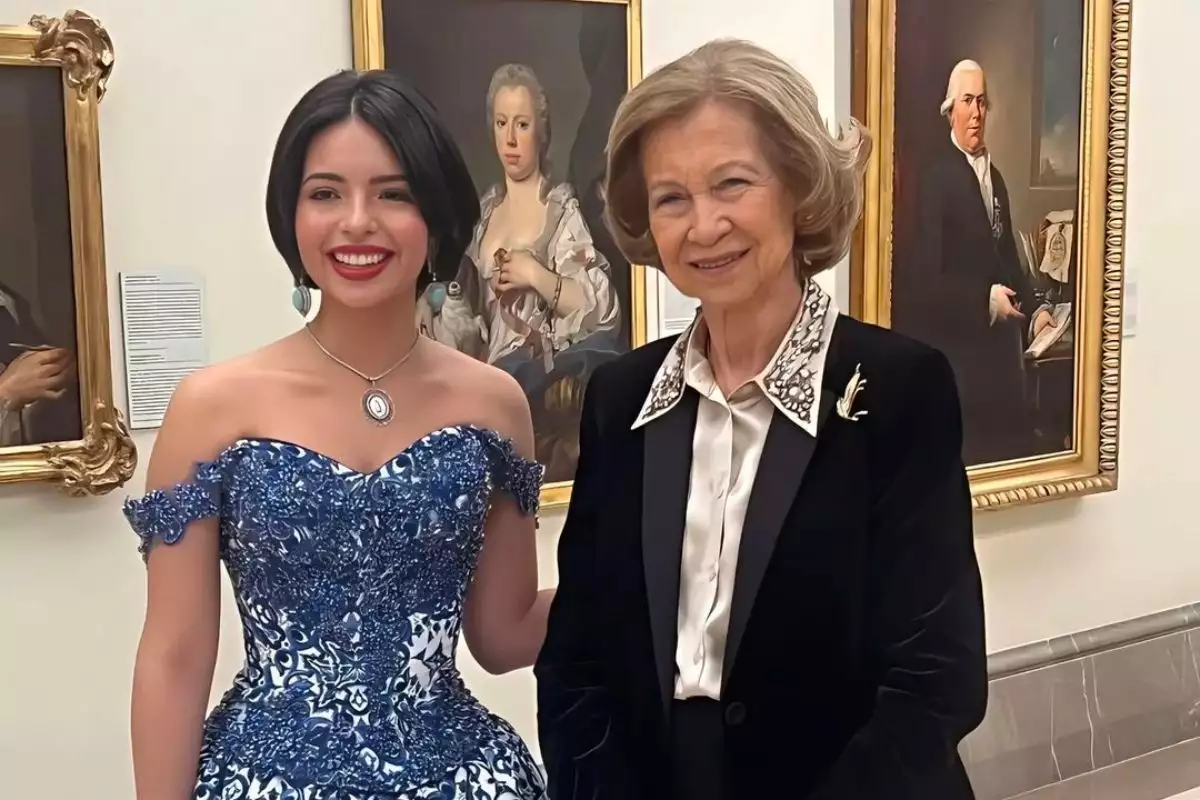 Ángela Aguilar rompe el protocolo con la Reina Sofía