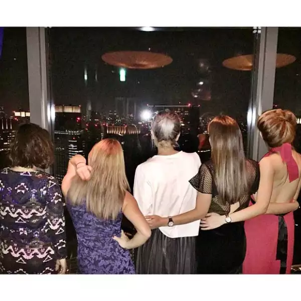 No Es que des la espalda al pasado, Es que ves el futuro on top of the world, escribió Ana Brenda para recibir este 2015.