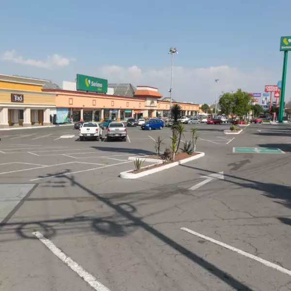 Endurecen medidas de prevención ante COVID-19 en el Edomex cerrando negocios como cines, centros comerciales, tiendas departamentales entre otros.