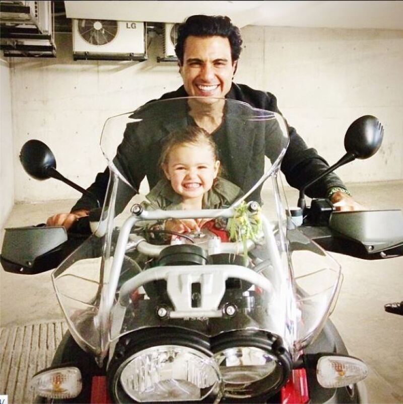 Jaime Camil compartió en abril pasado esta imagen junto a su hija.