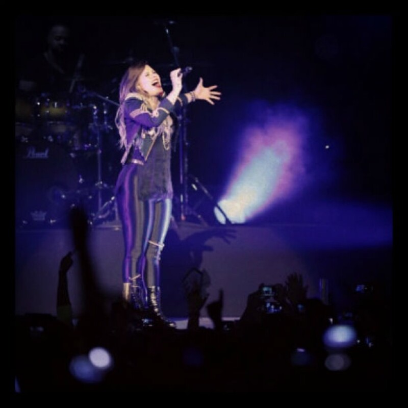 Demi cautivó a chicos y grandes por igual en su concierto en México.