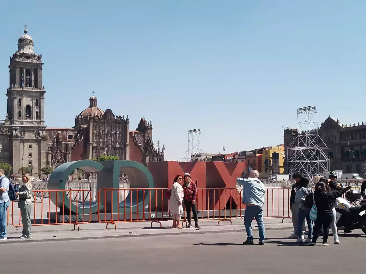 turistas-preparativos-18marzo