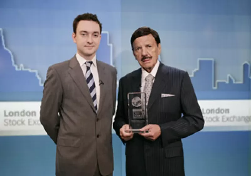 Roberto González (derecha), presidente del consejo de administración, recibió el premio en la Bolsa de Valores de Londres (Foto: Cortesía Gruma)