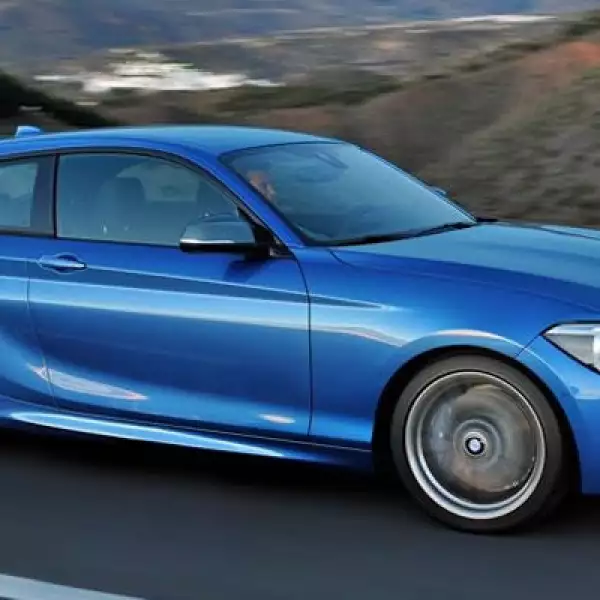 Con respecto a su estética, presenta un flamante paragolpes delantero, con generosas entradas de aire, espejos en gris que se complementan con unas líneas musculosas.