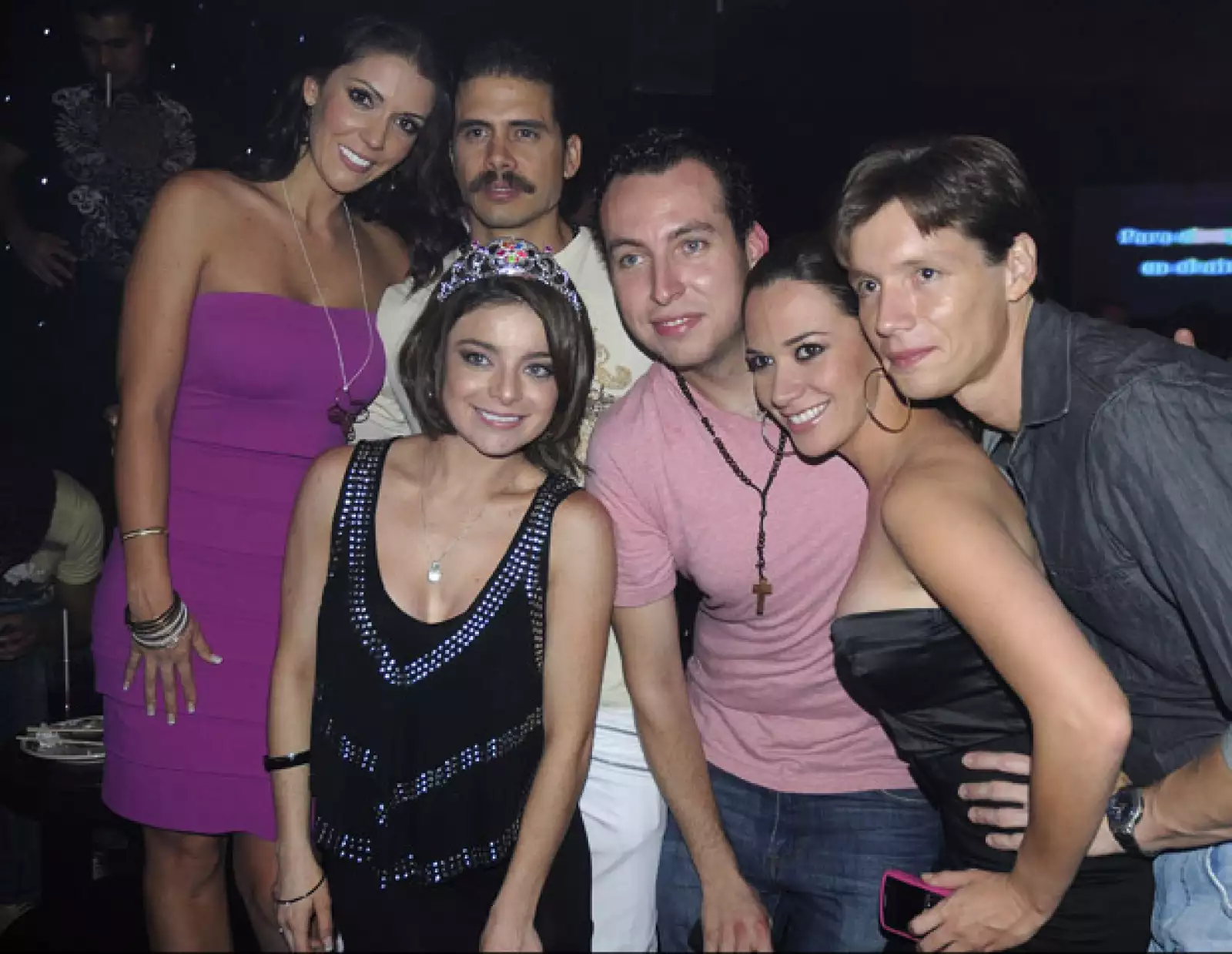 Violeta quien interpreta actualmente a Mónica en la telenovela Una familia con suerte, pasó una noche inolvidable a lado de todos sus amigos.