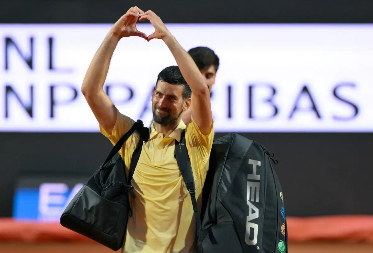 Con una derrota inesperada, Djokovic reaparece en Roma tras su lesión 