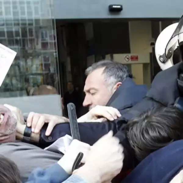 Manifestantes se enfrentan con fuerzas de seguridad