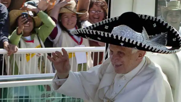 Para despedirse, el Santo Padre confesó qué por fin comprendió por qué su antecesor guardaba tanta cercanía con nuestro país; hoy parte con rumbo a Cuba.