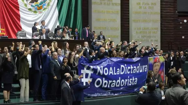 'No a la dictadura'