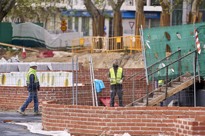 Workers Back To Construction
