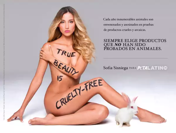 Sofía es conocida por su activismo a favor del medio ambiente y los animales. Hace algunos años posó para PETA en una campaña en contra del uso de animales para pruebas de productos.