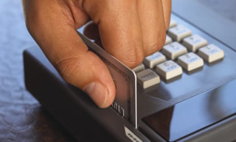 La implementación de chip aumenta en más de dos veces el costo de los plásticos, afirma Banamex. (Foto: Thinkstock)