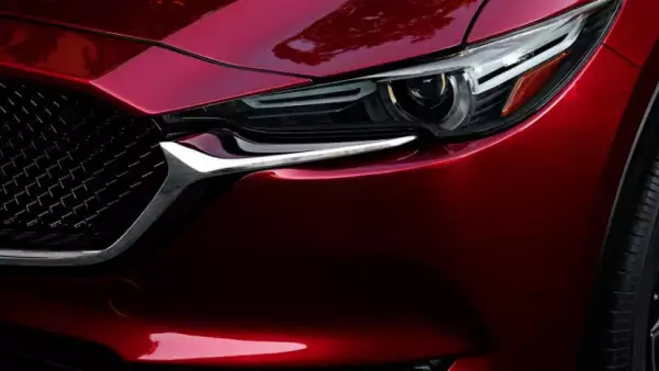 rojo Mazda patentado México