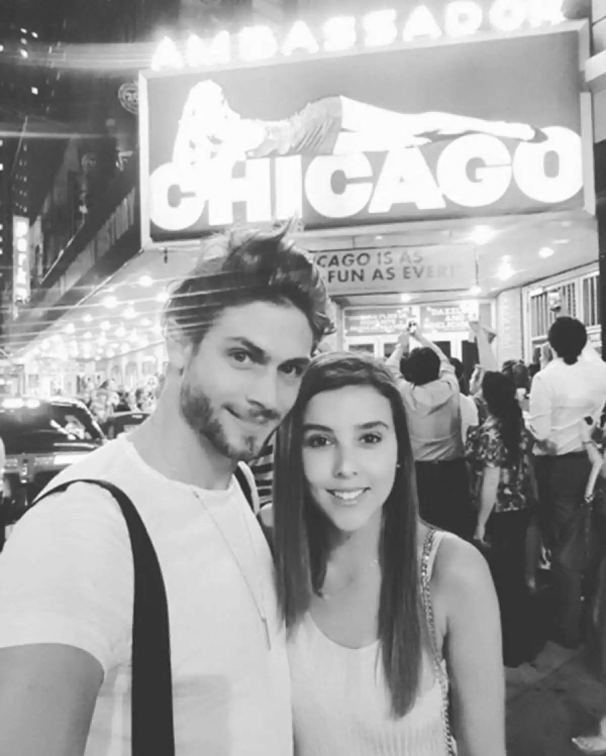 La actriz agradeció a Horacio Pancheri por acompañarla en su cumpleaños 25, además de disfrutar la obra "Chicago" protagonizada por Jaime Camil.