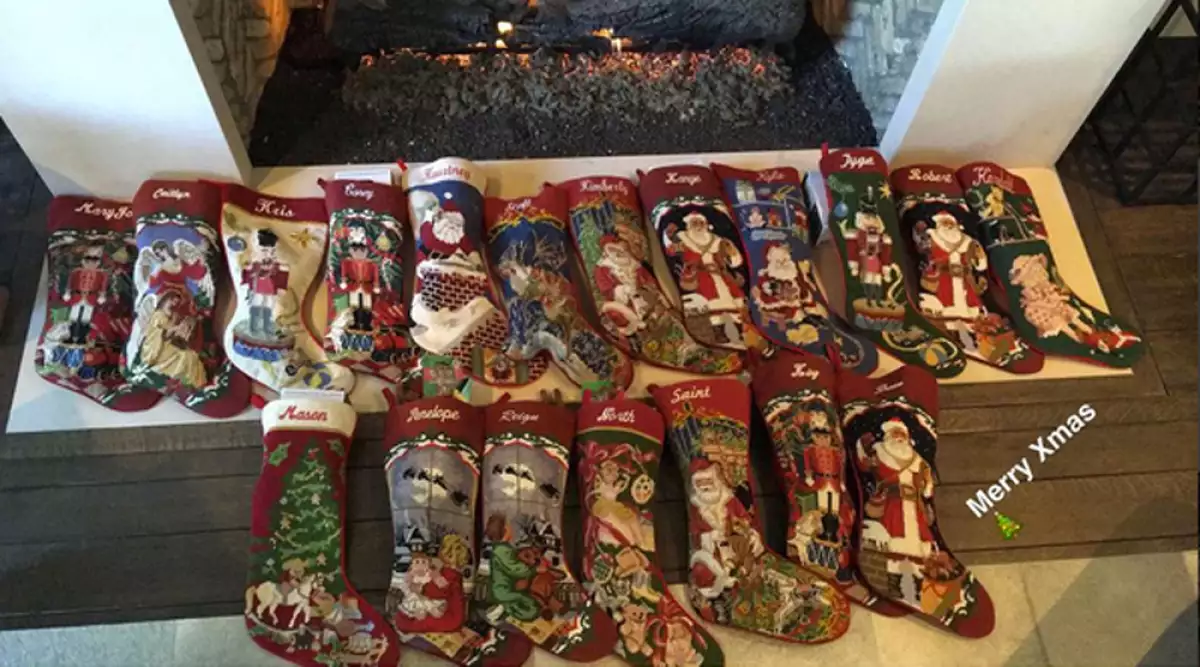 Botas navideñas en casa de Kris Jenner
