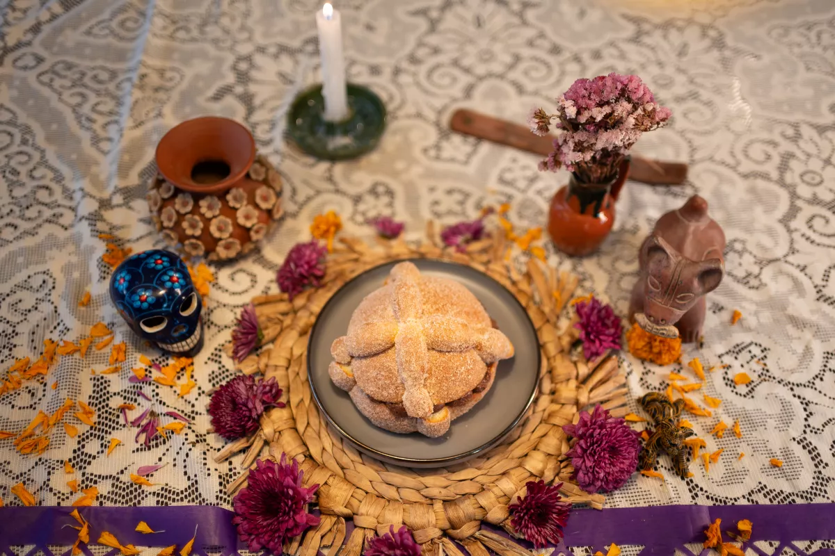 Foto de pan de muerto relleno en CDMX