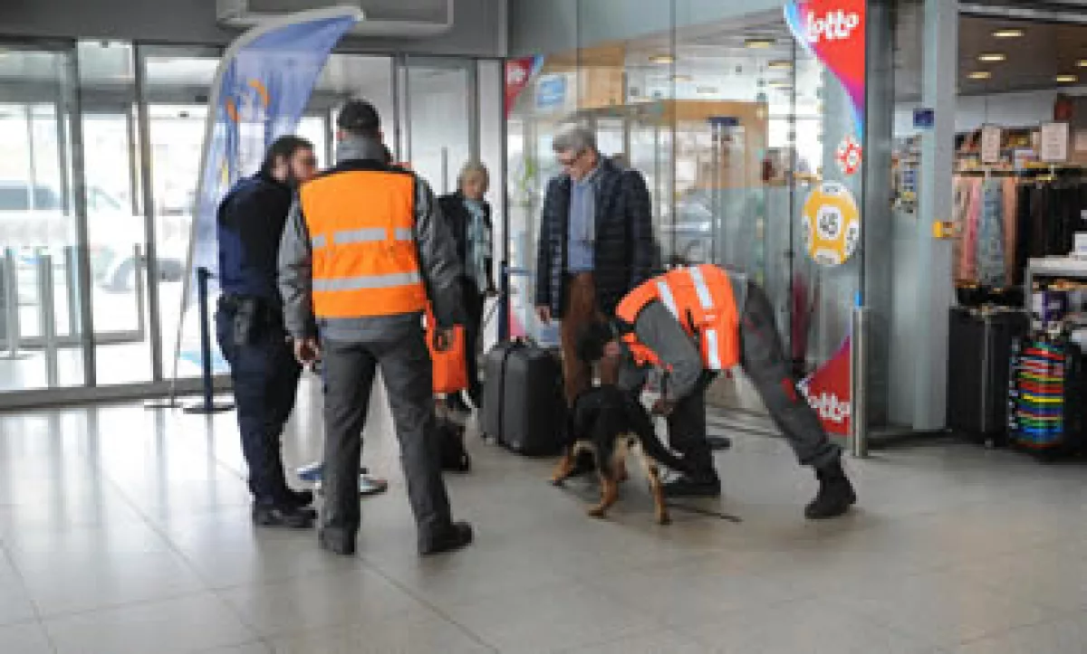 La computadora con el testamento fue encontrada en el aeropuerto de Bélgica. (Foto: AFP)
