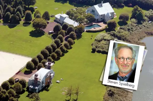 Steven Spielberg gusta de invitar a amigos de la talla de Bill Clinton y Will Smith.