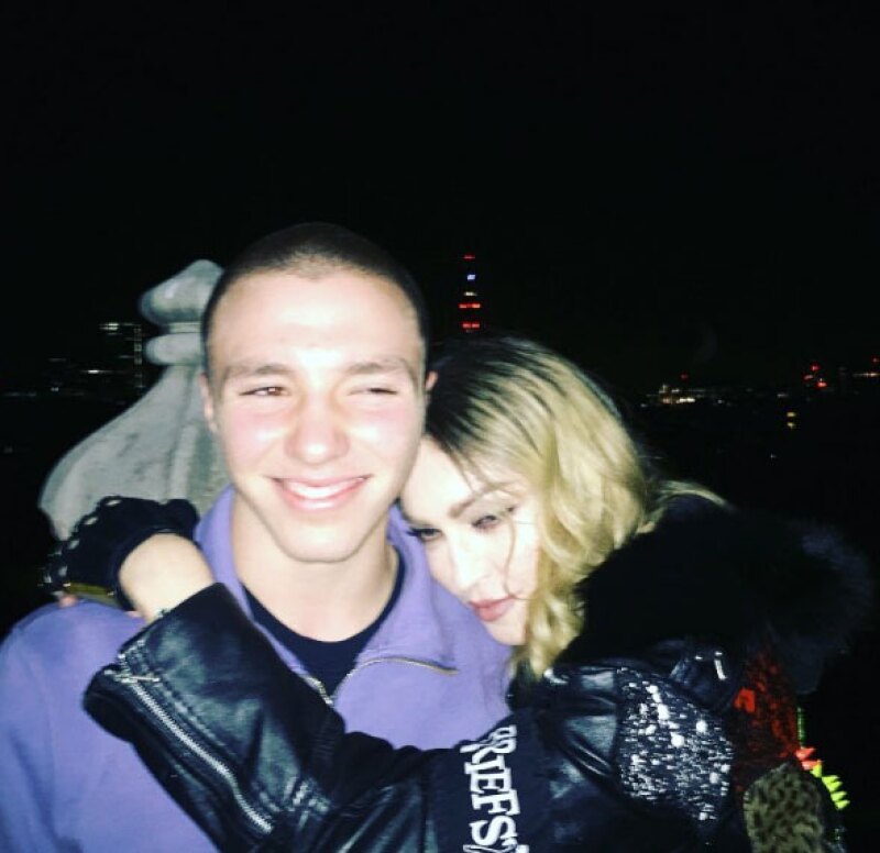 La cantante compartió una foto junto a su hijo, ahora que se reencontraron después de meses.