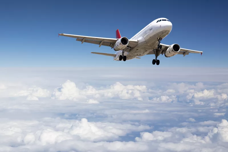 Los precios de boletos de avión se incrementarán por conflicto entre Irán -Israel 