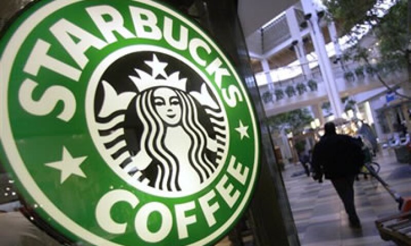 La estrategia de Starbucks busca introducir un nuevo producto en sus cafeterías y luego expandir la oferta en productos de consumo envasados. (Foto: AP)