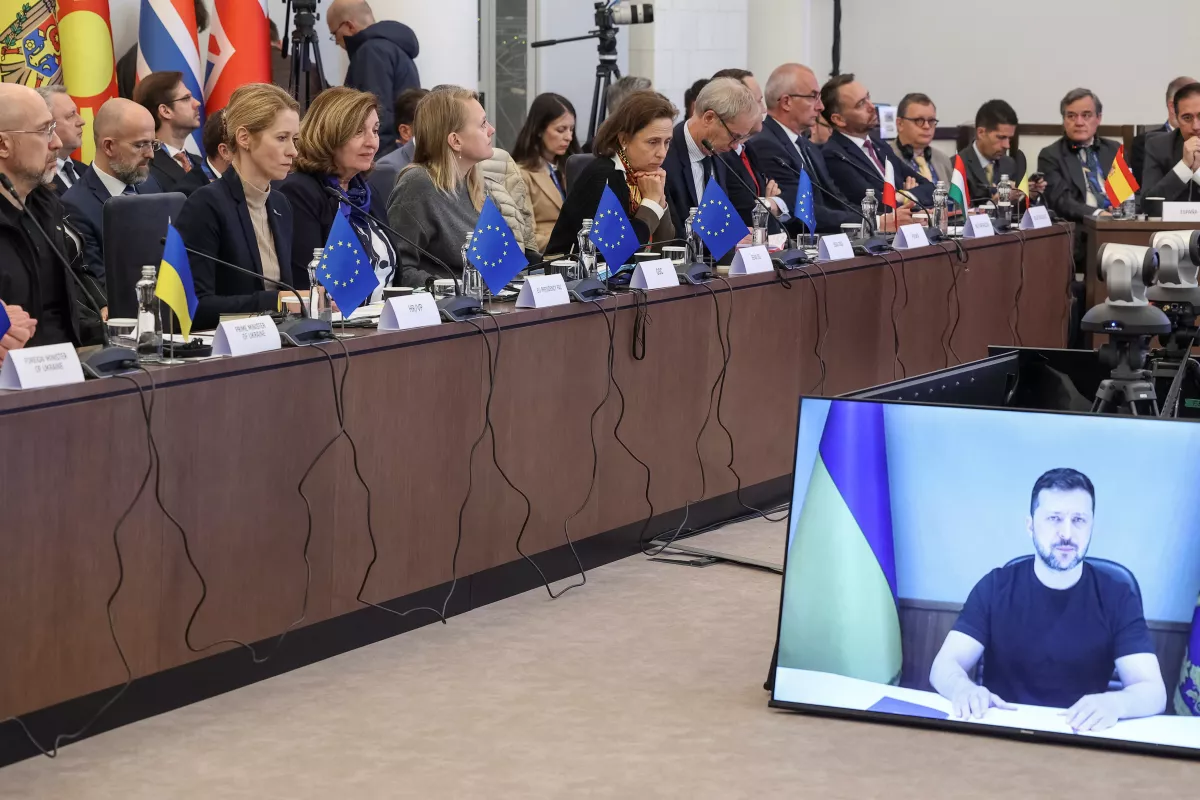 La Alta Representante de Asuntos Exteriores y Política de Seguridad de la Unión Europea, Kaja Kallas, y los ministros de Relaciones Exteriores de los países europeos asisten a una reunión Ucrania-UE, en medio del ataque de Rusia a Ucrania, en Lviv, Ucrania, el 9 de mayo de 2025.