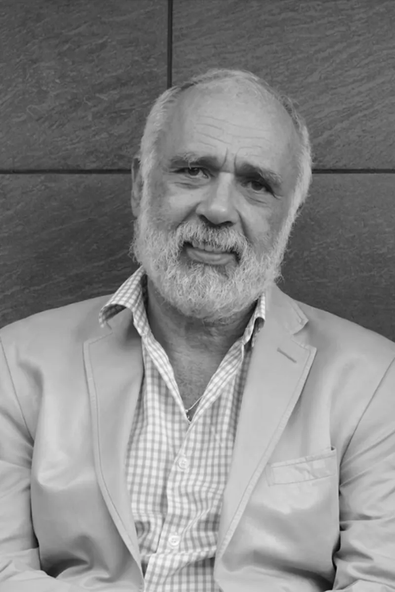 ENRIQUE SINGER.jpg