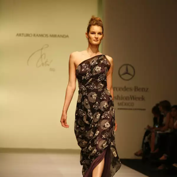 Desfile Arturo Ramos