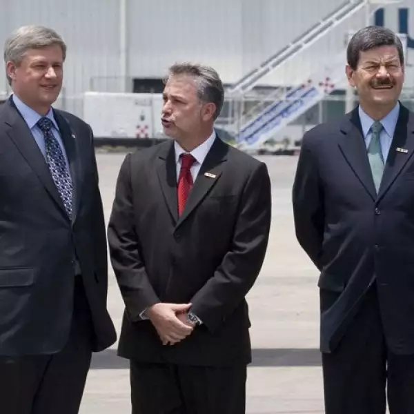 El gobernador de Jalisco, Emilio González Márquez y el embajador de México en Canadá, Francisco Barrio, recibieron al primer ministro de Canadá, Stephen Harper.