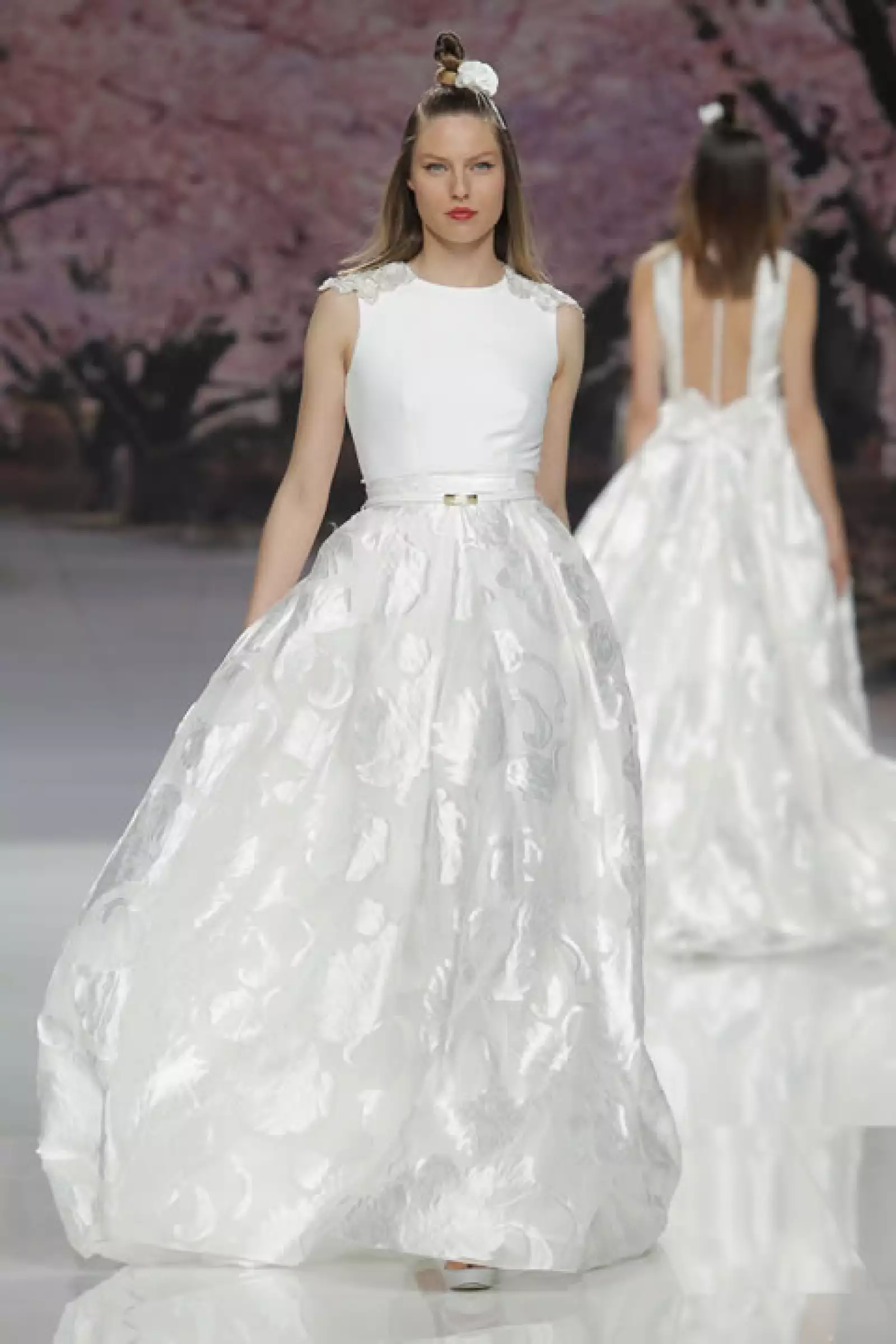 Los bordados metálicos también estuvieron en tendencia durante BBFW.