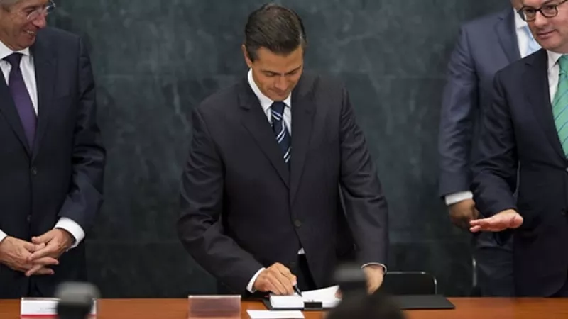 enrique pena nieto, firma decreto