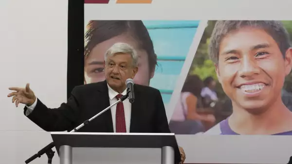 AMLO en programa de jóvenes